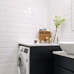 white subway wall  tile bathroom