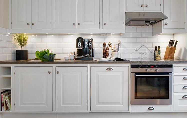 subway tile kitchen backsplash