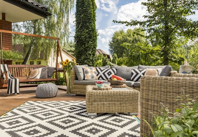 Choosing_the_Best_Outdoor balcony garden.jpg