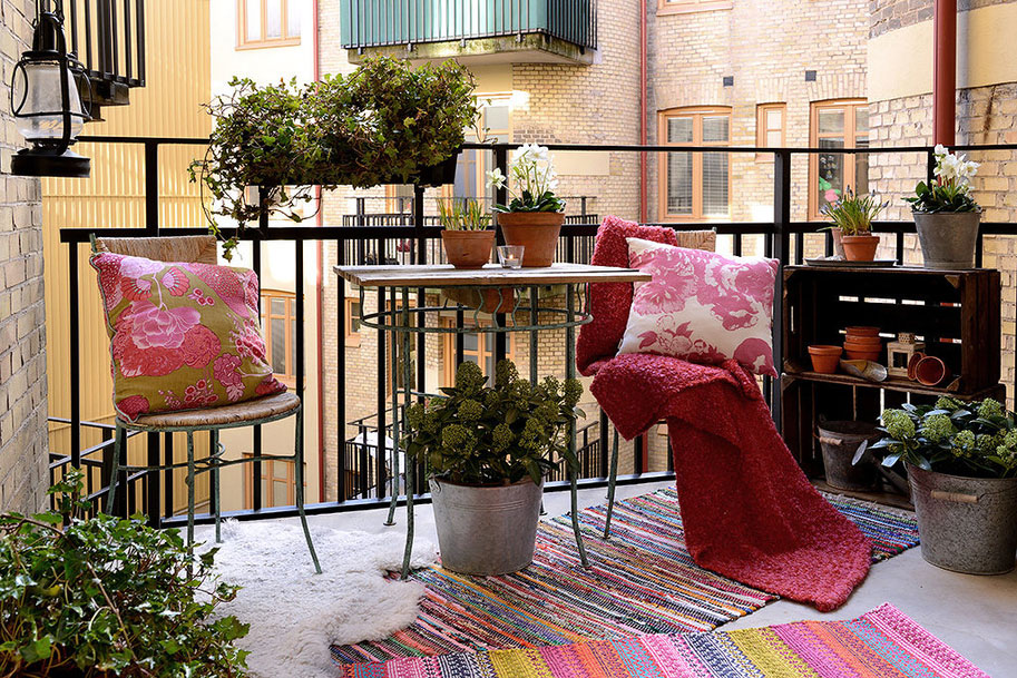 Tiny-industrial-balcony-with-impeccable-pink-decor.jpeg
